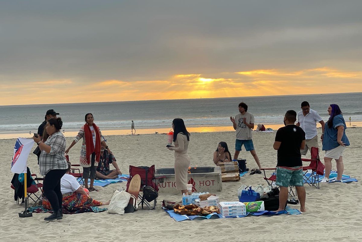 UNITYInc76's tweet photo. UNITY in Kumeyaay Territory!
We had a great evening with Native youth from Southern California. An evening of cultural sharing, traditional songs, and s’mores. - UNITY has always been an organization rooted in the communities we serve. #NativeYouth #iWillLive https://t.co/pefXFyvV1F