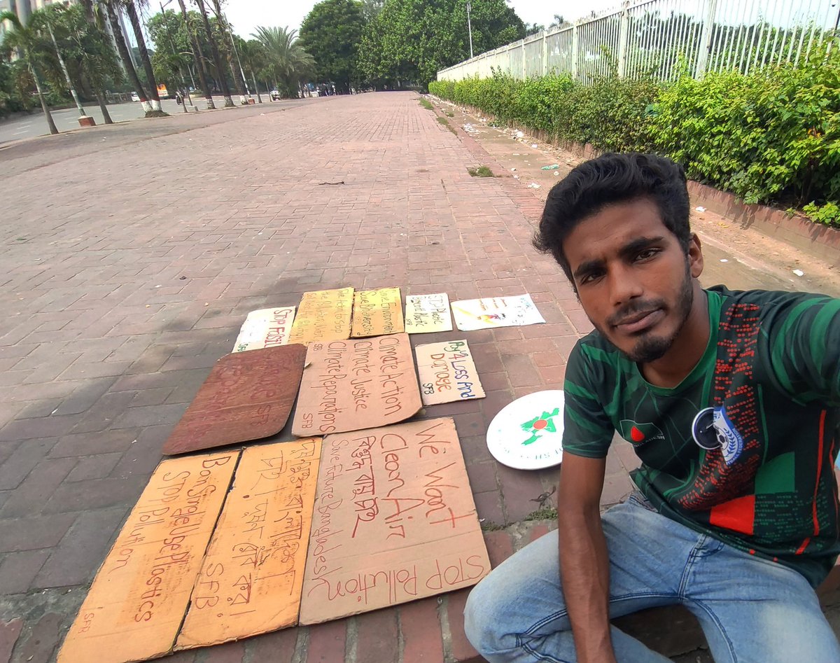 SaveFutureBd's tweet photo. #ClimateStrike from the front of the National Parliament building of #Bangladesh.
Our demand: #LossAndDamageFinanceNow, #ClimateJusticeNow & #ClimateActionNow.
#WeWantCleanAir 🇧🇩 #BanSingleUsePlastics
#SchoolStrike4Climate #MapaVoice
#FridaysForFuture
#SaveFutureBangladesh https://t.co/ujNPLhZXaX