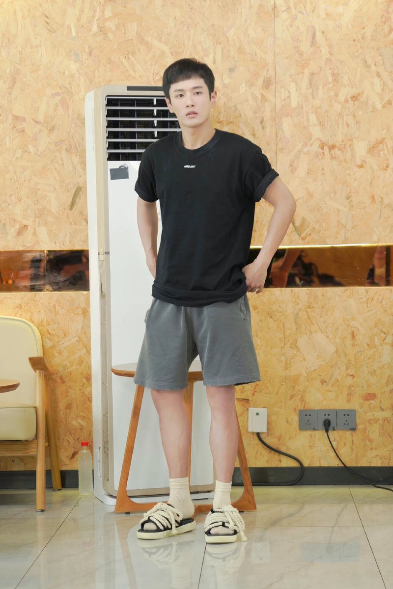cdrama_update's tweet photo. 220930 #LiWenhan Studio weibo update
More pics - https://t.co/3s8oaGif7X
#李汶翰 #做家务的男人
#MrHousework #พ่อบ้านหรรษา https://t.co/MYMQIq7wz8
