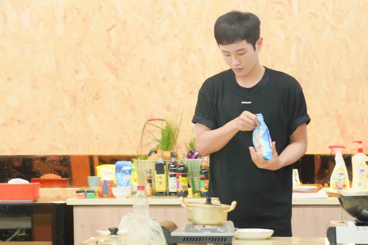 cdrama_update's tweet photo. 220930 #LiWenhan Studio weibo update
More pics - https://t.co/3s8oaGif7X
#李汶翰 #做家务的男人
#MrHousework #พ่อบ้านหรรษา https://t.co/MYMQIq7wz8