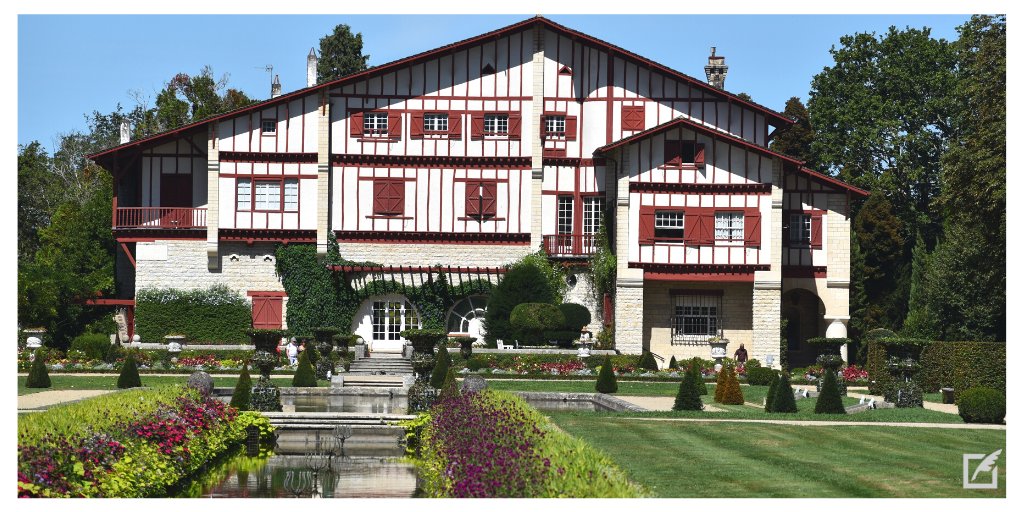 🌹🎩Du 01/10 au 16/10, la Villa Arnaga vous accueille tous les jours de 9h30 à 12h30 et de 14h à 18h (le 11/10 : fermeture du site le matin) 🙂Pour préparer au mieux votre visite, consultez notre site web➡ arnaga.com  #EdmondRostand #musée #paysbasque
