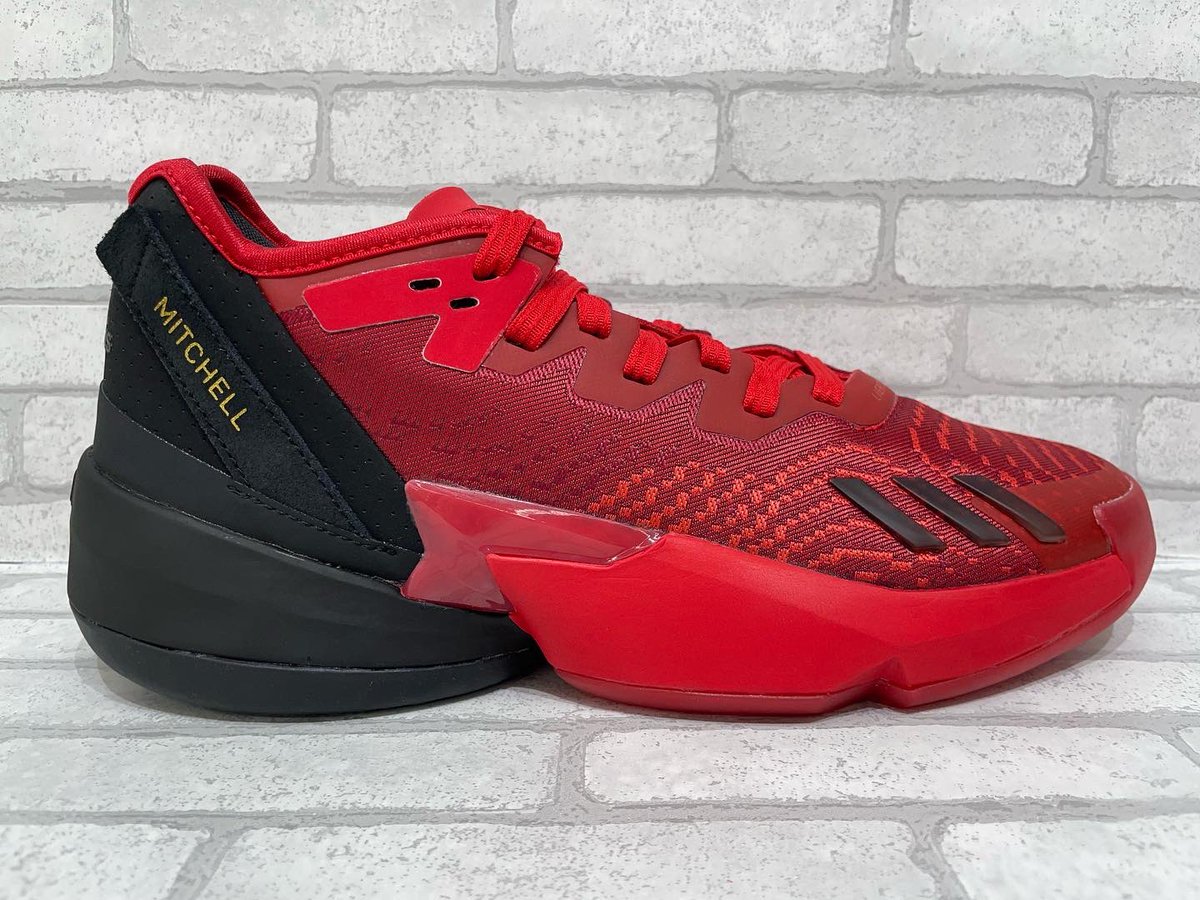 gallery2basket's tweet photo. 【10/1(土)発売】
adidas D.O.N. Issue 4
(GX6886)

https://t.co/hnBlYqMPeT

#gallery2 #ギャラリー2 #ギャラ2 #バスケットボール #バスケ　#basketball #adidas #adidasbasketball #nba #cavs #spida #donovanmitchell #donissue4 #donissue #買いたいより会いたい #そんなお店を目指して https://t.co/8ywBCha8S0