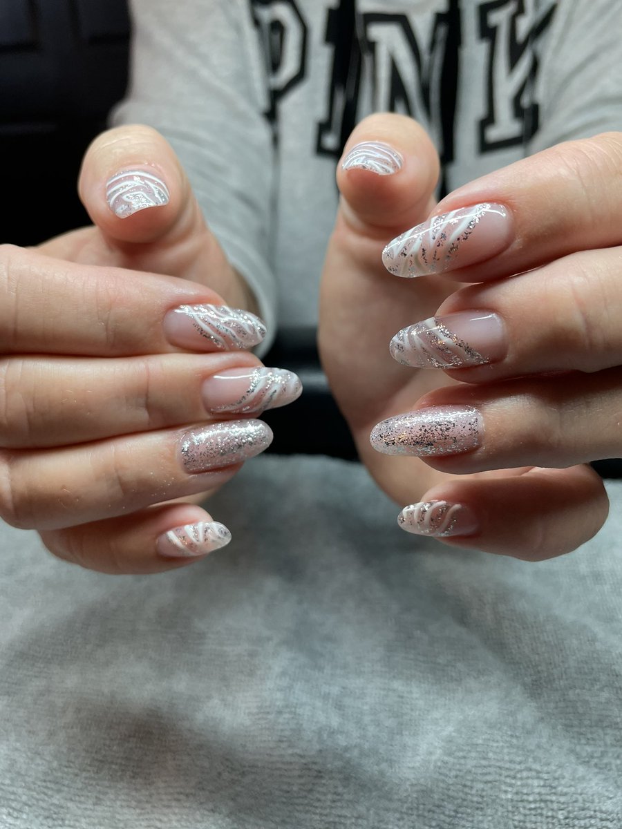 usanailpro's tweet photo. I’m finishing up show stopper nails for cover shoot #Nails #Polish #Gel #Acrylic #NailArt https://t.co/mwbl7ExEXH