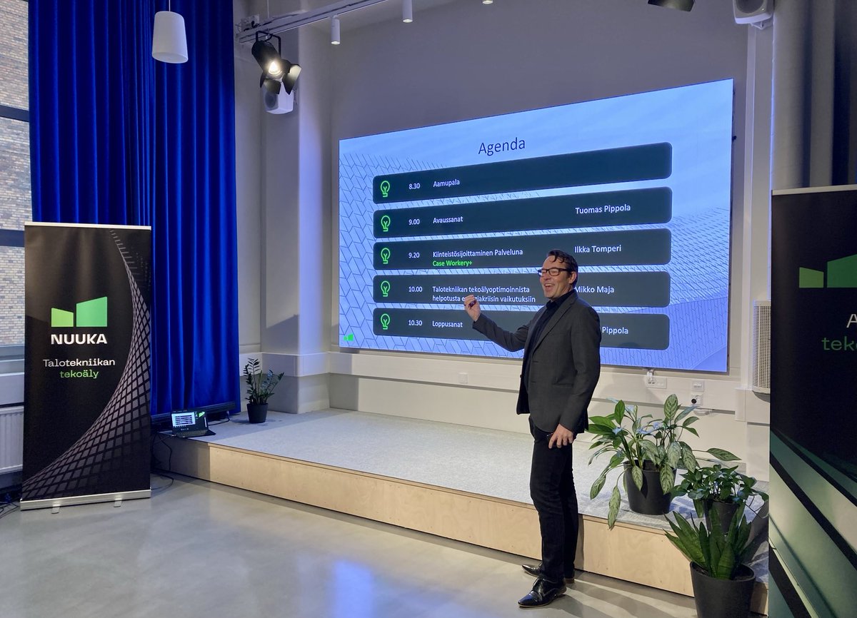 ITomperi's tweet image. Huomenta! Workery+ Vallilassa kaikki valmista aamun ⁦@NuukaSolutions⁩ seminaariin. Itse kerron pian, miten älykäs kiinteistö auttaa tarjoamaan asiakkaille paremman kokonaisuuden ja mm. tehostamaan energiankäyttöä ja säästämään kuluja. #Nuuka #WorkeryPlus #ESG #kiinteistöt