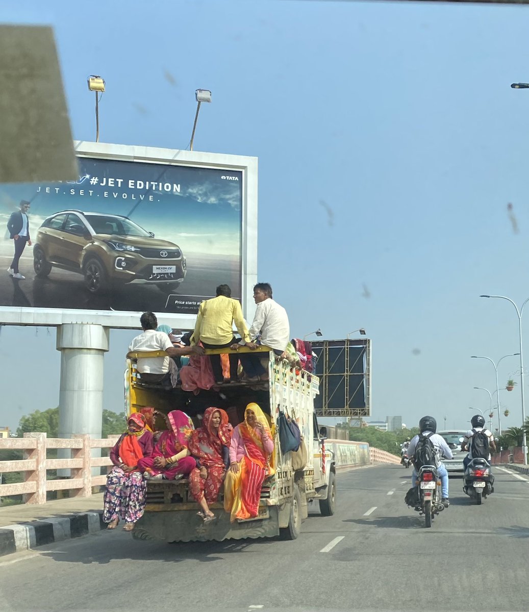 Dwari1008's tweet photo. Caption This #Jaipur @p1j @SudiptoDoc @rajeev0810 @docdeepika @Docontheloose @udairaina @VyasVyassonal @rituparn @PriyankaPorwalP #TheContrast Road and the Billboard https://t.co/ZQMuCzSv9a