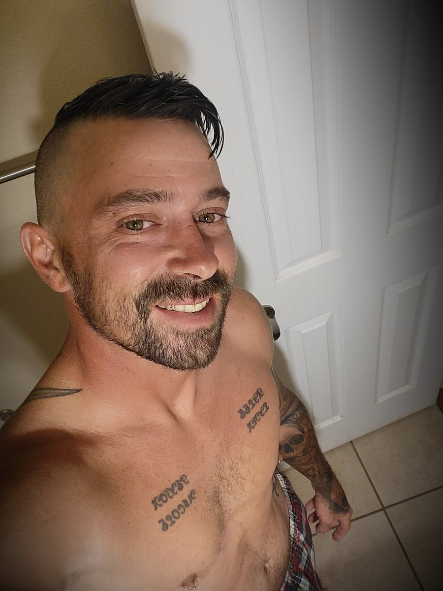 bluecollarkink1's tweet photo. https://t.co/RYrCA8znjI

#onlyfans #piercings #tattoos #sleeve #JacobsLadder #apadravya #daddy #dadbod #singledad #porn #selfie #silverfox #dominant #kinky #domsub #momporn #bluecollar #rigger https://t.co/Zd941GG3By