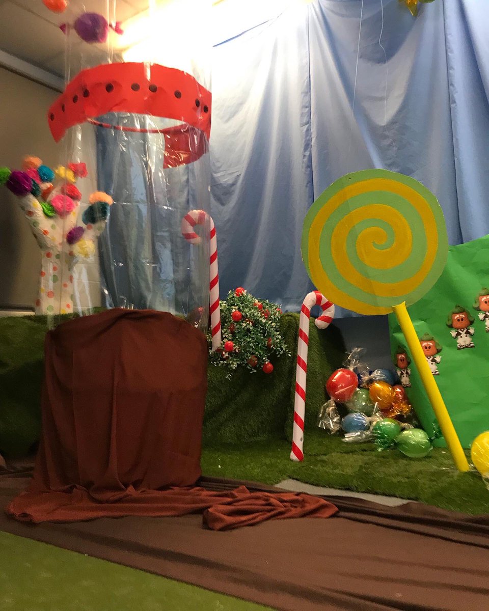 Wath_Maths's tweet photo. Teammaths recreating a chocolate factory #WathAcademyOpenEvening https://t.co/mDo2gmq1Up
