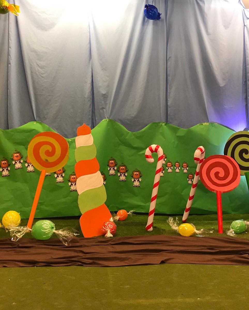 Wath_Maths's tweet photo. Teammaths recreating a chocolate factory #WathAcademyOpenEvening https://t.co/mDo2gmq1Up