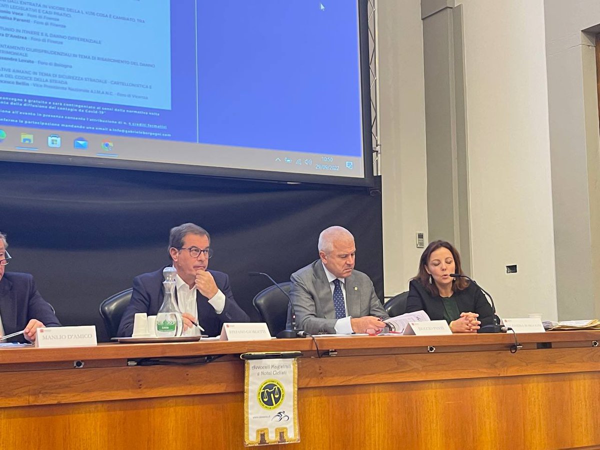 assborgogni's tweet photo. 29/09/22 La sicurezza stradale dell’utente debole della strada:runner,pedone,ciclista.Grazie al contributo del @crtoscana e alla collaborazione dell’AIMANC, @rotaryinternational e Ordine Avvocati Firenze.Molti spunti e lavoro da fare insieme! @antonio_mazzeo1977 @ste_giorge https://t.co/8skGmWiNqP