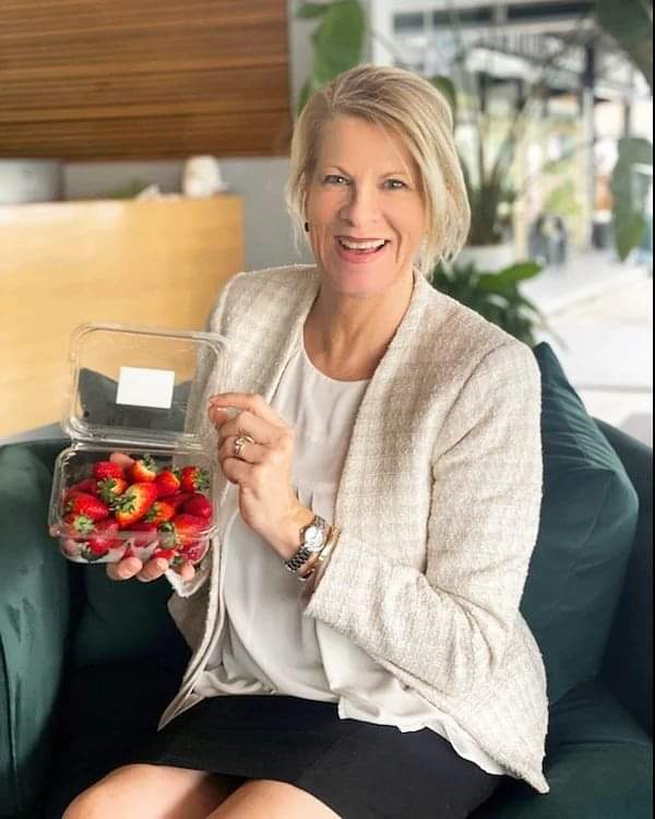 Happiness is when the 'strawberry man' drops by! 🍓🍓 Thank you @tslfamilyfarms 🙏 Supporting our community and SEQ farmers 🏡

#Community #Brisbane #Queensland #BuyLocal #Strawberry #Farmers #PlaceEstateAgents #RealEstate