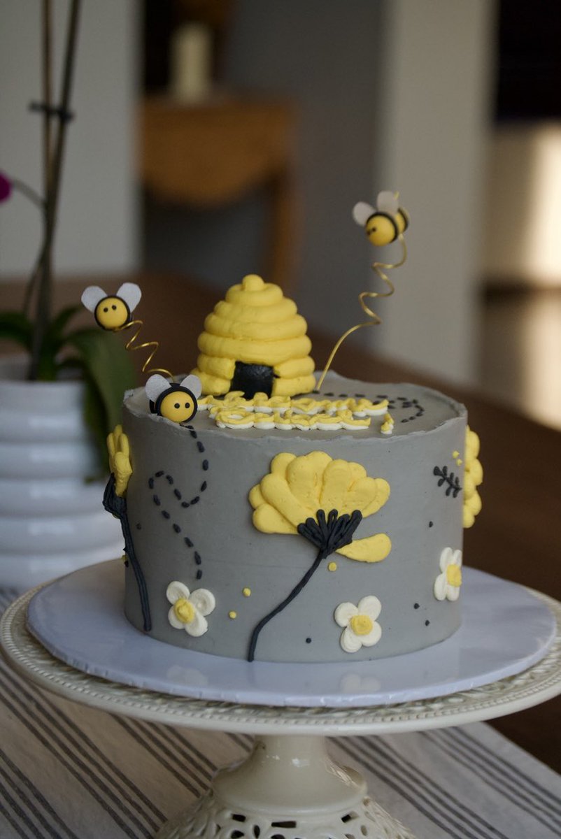 oombako's tweet photo. How adorable?! 🐝 

#OOMBAKO https://t.co/KSHMxsmOrM