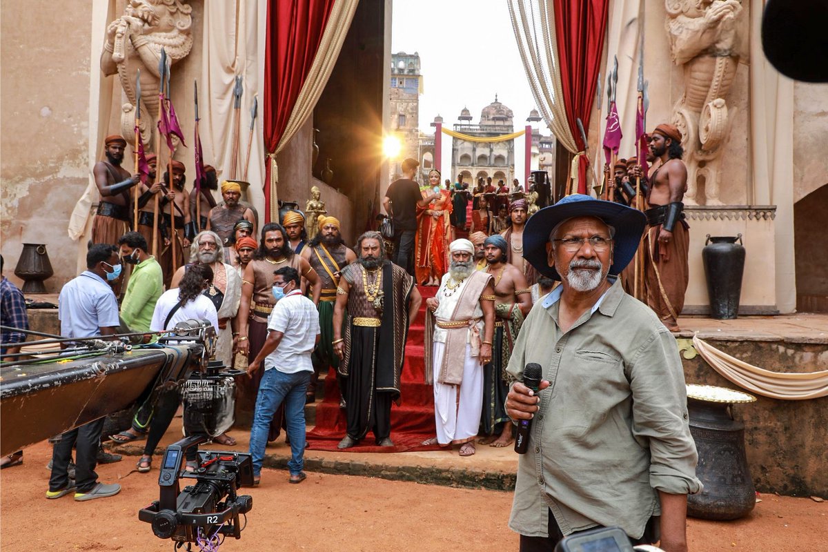 #PonniyinSelvanFDFS Review: Ravi Varman’s cinematography is the backbone in establishing grandeur along with Thotta Tharani’s set work. Read Full Review: studioflicks.com/reviews/ponniy…