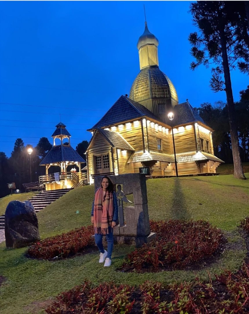 _francristinaa's tweet photo. Eita que lugar gelado🧣Tem como não amar Curitiba?! Lugar lindo, rico em detalhes. O sul é diferenciado.
✅Jardim Botânico
✅ Opera de Arame
✅ Memorial Ucraniano 🇺🇦
#curitiba #jardimbotanico #operadearame #parana #pr #viagem #ucrania #mulheresviajantes #amoviajar https://t.co/hp7PSoTfJs