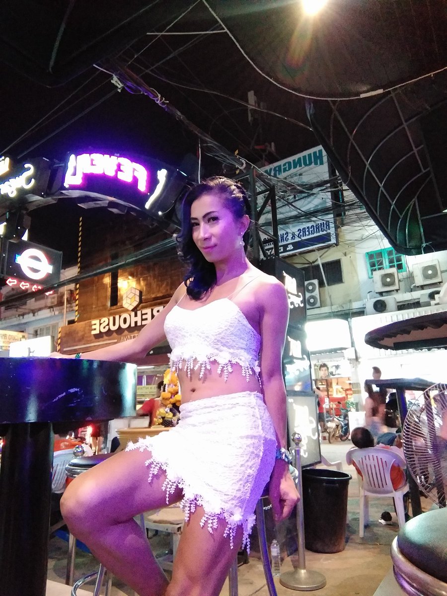 momencolourgray's tweet photo. #Welcome to Climax bar soi LK metro Buakhao ❤️🍻💰💴👌🙏🍺🥰😍 https://t.co/r1Fy2CbPew