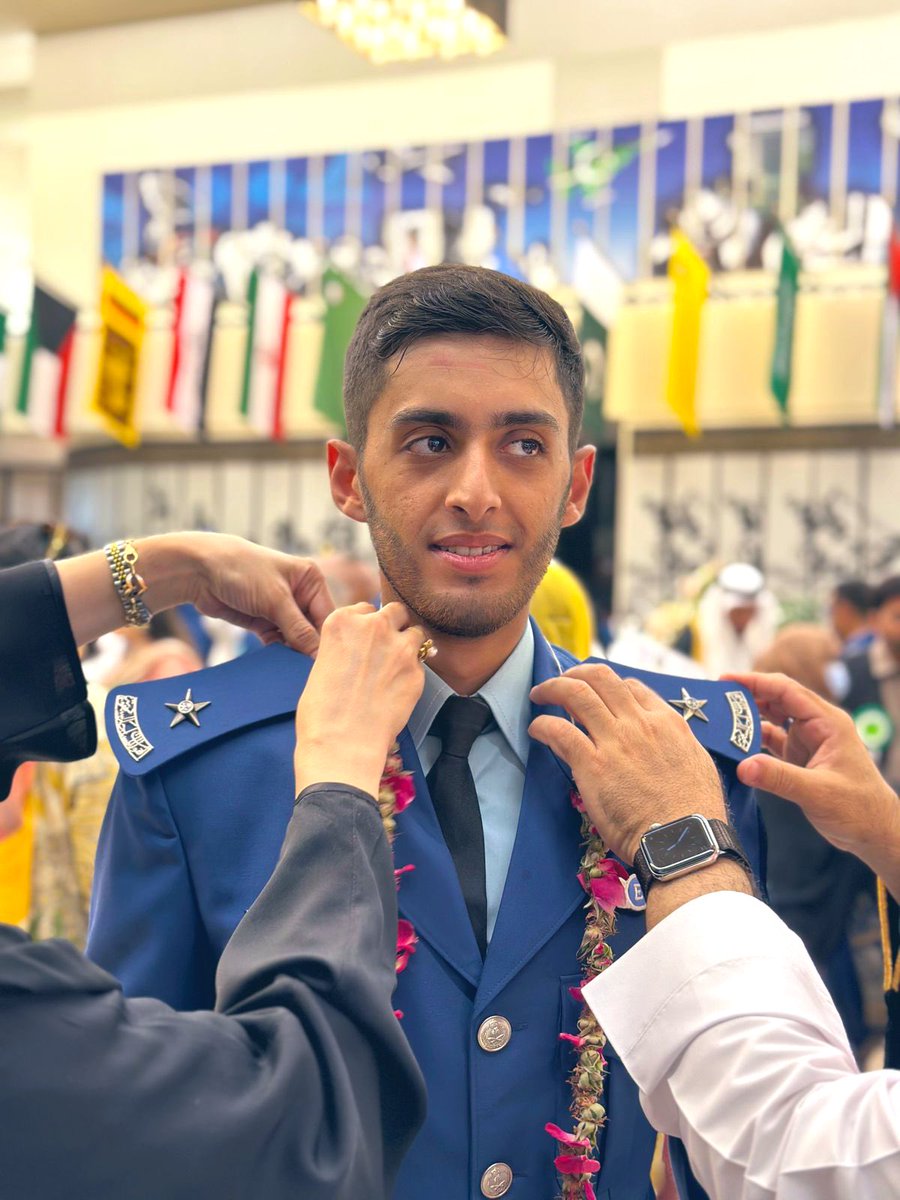 nerdeen_khalid's tweet photo. الحمدلله والشكر له في بدءٍ ومختتَم،
بفضل الله وتيسيره تخّرج بالأمس أخي العضيد تركي 🤍 برتبة ملازم من كلية أصغر خان الجوية الباكستانية 🇵🇰
اسأل الله أن يوفقه وزملاءه لخدمة الدين والمليك والوطن 🇸🇦♥️ https://t.co/mMwT5v3Cz5