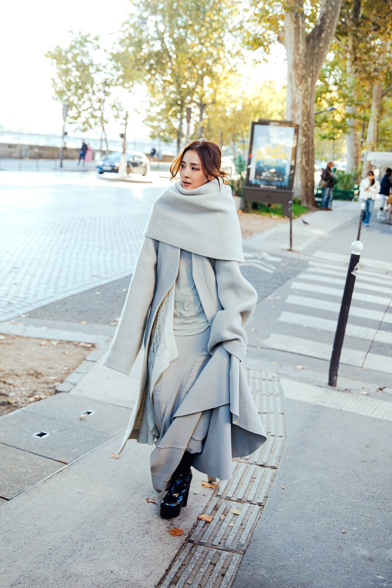 krungy21's tweet photo. #Dara #PFW #RickOwens https://t.co/jyOuB6KSdh
