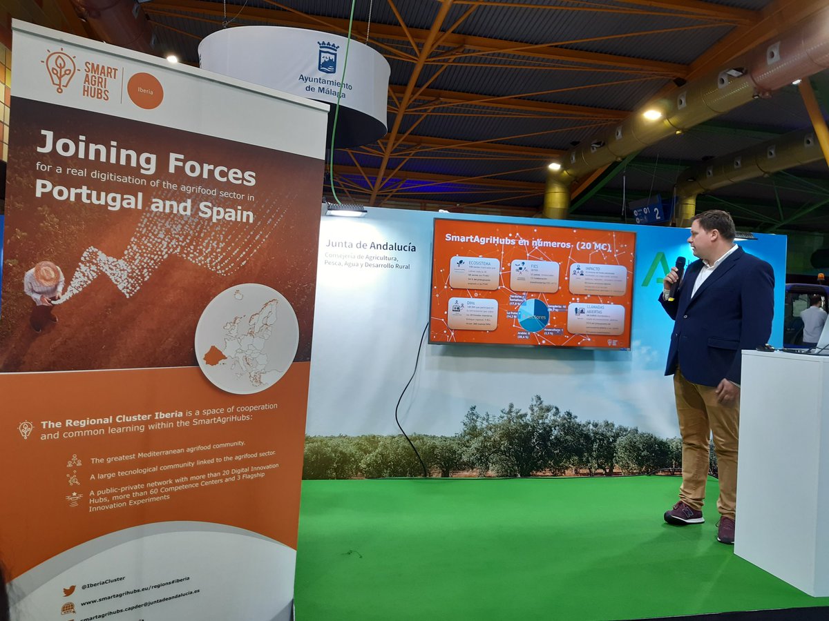 DIHAndAgrotech's tweet photo. 🟠 @aguseji presenta los resultados de @IberiaCluster, liderado por @AgriculturAnd, en el marco del proyecto 🇪🇺 @SmartAgriHubs.

✔ 140 organizaciones 
✔ 43 DIH
✔ + de 70 centros de competencias 
✔ 3 experimentos de innovación emblemáticos 
✔ 10 experimentos de innovación https://t.co/Uk2wGGJhEv