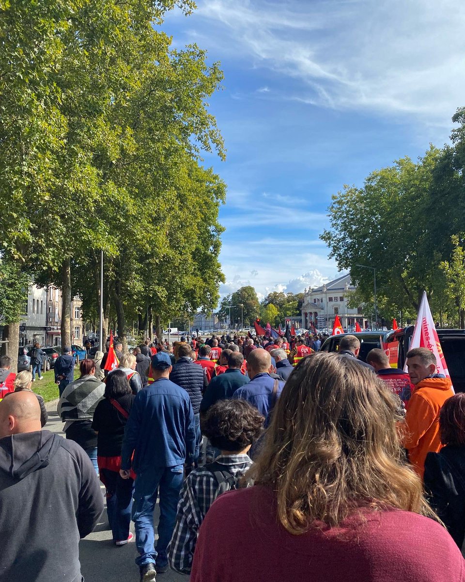 JCdu80's tweet image. 🔴🔴 GRÈVE GÉNÉRALE
Hier, la JC se tenait présente à l’occasion de cette première grève générale pour protester contre le coût de la vie, la précarité étudiante, la sélection parcoursup/master, la réforme des retraites et celle de l’assurance chômage ! 
Nous ne lâchons rien ! ✊