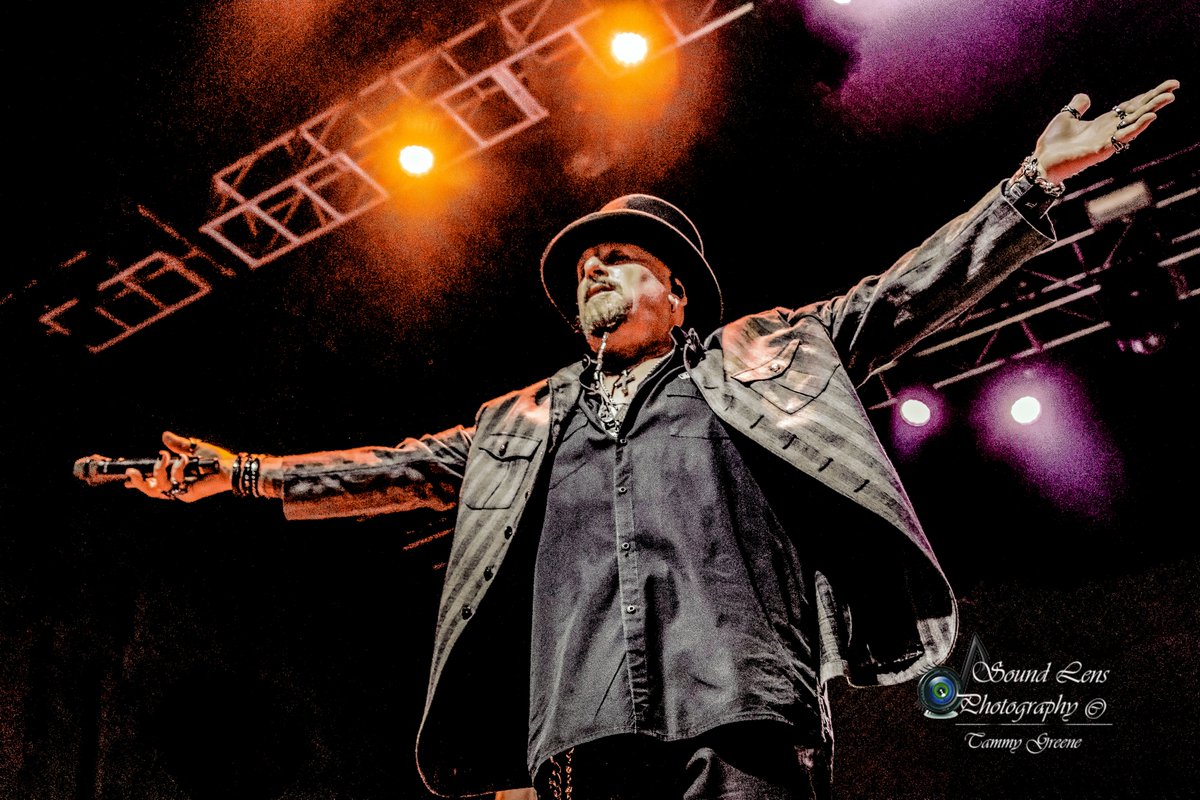 Kurt Deimer and Tesla Sell Out The House of Blues In Houston, Texas: thegreeneroommagazine.com/kurt-deimer-an… <a href="/KurtDeimer/">Kurt Deimer</a> <a href="/TheRealPhilX/">Phil X</a> <a href="/Tesla/">Tesla</a> <a href="/soundlens/">Tammy Greene</a> <a href="/chipsterpr/">Chipster PR & Consulting, Inc.</a>