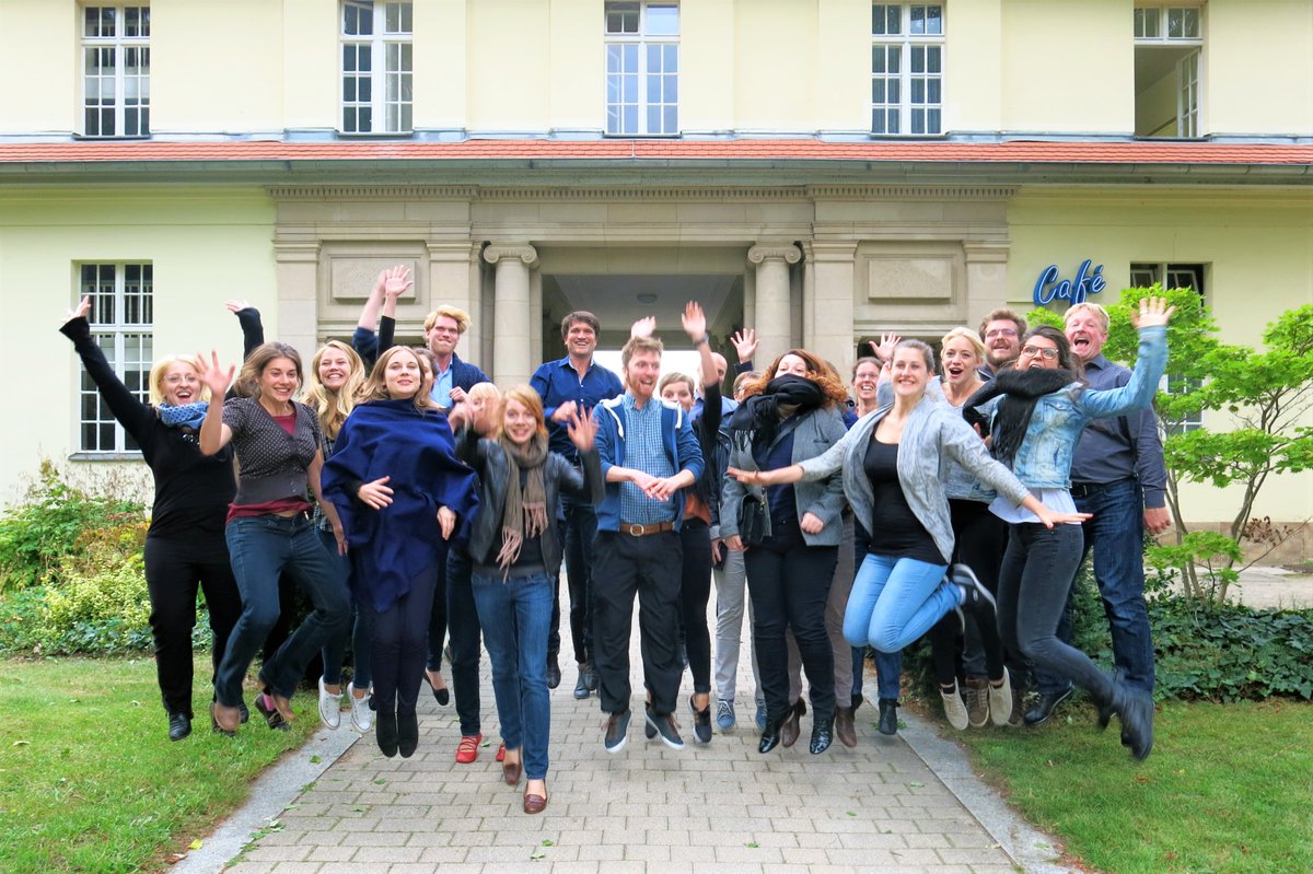 m_weisskopf's tweet photo. Liebes @wissimdialog Team, ich danke euch für 10 tolle Jahre, viele inspirierende Gespräche, professionelles Arbeiten, viel Spaß und schöne gemeinsame Momente! Viele Dinge haben wir gemeinsam entwickelt und ausprobiert und das Meiste hat auch gut funktioniert ;-)  #letzterTag 1/3 https://t.co/ZduLiDoOgA