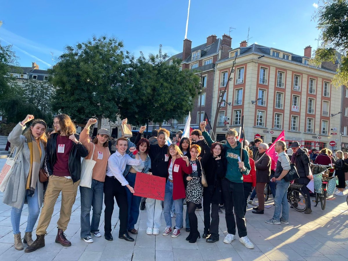 JCdu80's tweet image. 🟣🟣 MOBILISATION IVG

Mercredi la JC80 était présent à la mobilisation pour la defense de l’IVG partout dans le monde !
Nous étions ravis de voir qu’il y avait autant de jeunes parmi nous, prêts à se battre pour nos droits, et ceux de nos consœurs ! ✊