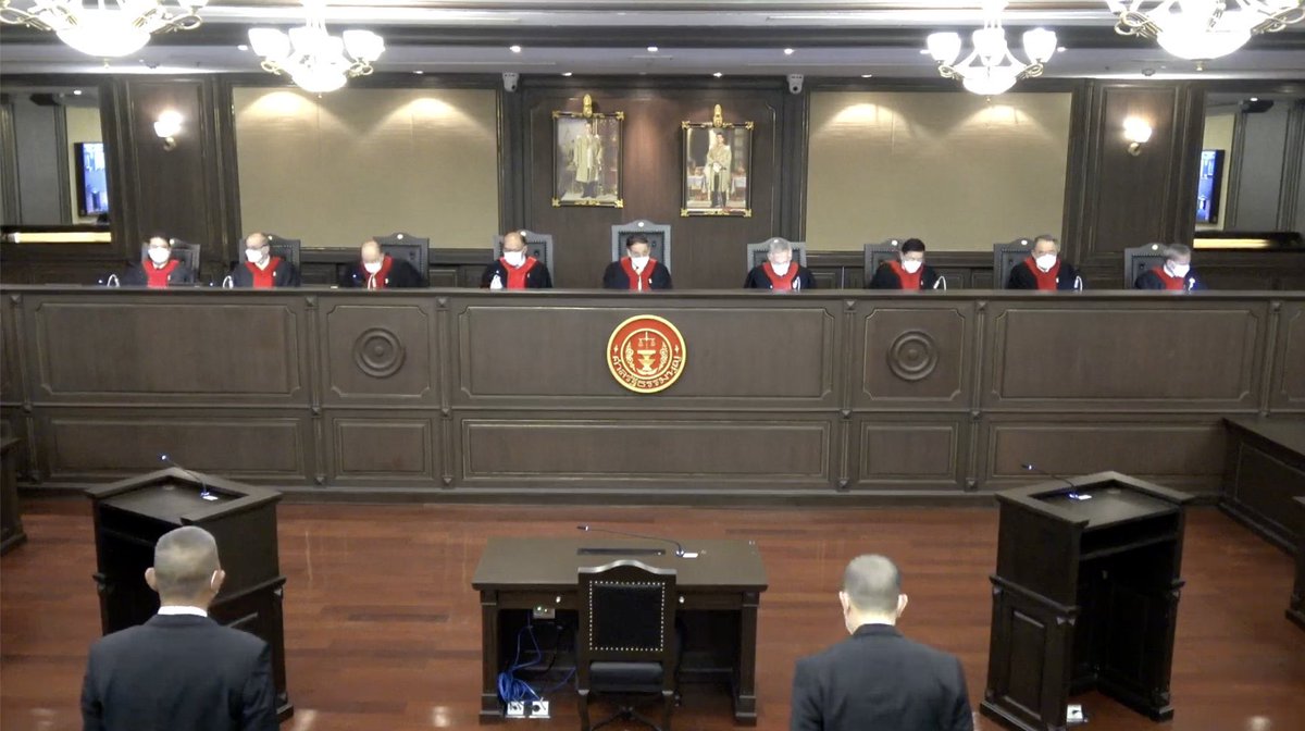 ถ้าศาลฯ ตัดสินให้ประยุทธ์เป็นนายกฯต่อไป เพราะรัฐธรรมนูญปี60 งั้นระหว่างปี 2557-2560 ไม่ได้นับว่าเป็นนายกฯ ดังนั้นประยุทธ์ต้องคืนเงินเดือนที่ได้รับจากตำแหน่งนายกฯทั้งหมด เพราะศาลบอกว่าไม่นับเป็นนายกก่อนปี60 แสดงว่าตลอดปี57-60 เป็นนายกเถื่อนมาโดยตลอด!!  #นายก8ปี #ประยุทธ์ออกไป