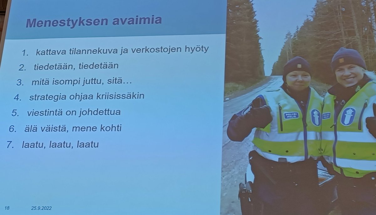 eHelenaBerg's tweet photo. #Kriisiviestintä: Mitä tiukempi ja isompi kriisitilanne, sitä rauhallisemmin pitää toimia, sanoo @saatenoja Lounais-Suomen poliisilaitoksen #viestintä. Muutenkin hyvä listaus. @JAT_ry #Viestintäpäivät https://t.co/6vt4SQCMUX