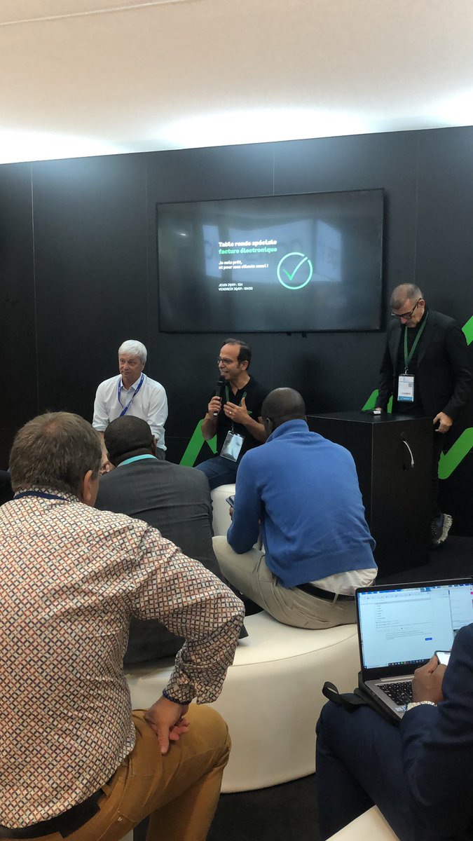 #ExpertsComptables : La table ronde sur la #factureelectronique, c’est maintenant sur le stand Sage ! 

#congresOEC