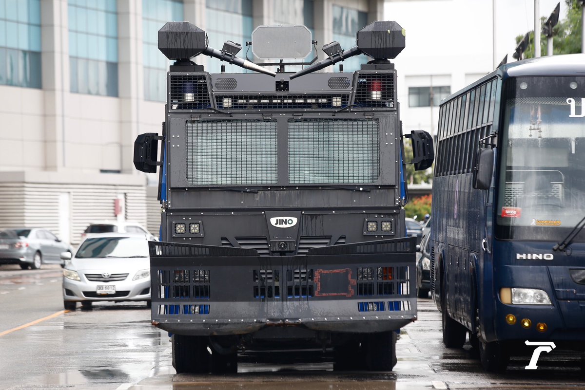 Thairath_News's tweet image. คฝ. นำกำลังพล เตรียมรถน้ำแรงดันสูง (จีโน่) รถคุมผู้ต้องหา และรถขยายเสียง เพื่อรักษาความปลอดภัย ช่วงที่ศาลฯ อ่านคำวินิจฉัย เกี่ยวกับ 8 ปี ตำแหน่งนายกรัฐมนตรีของ พล.อ.ประยุทธ์ จันทร์โอชา ในเวลา 15.00 น.

#ประยุทธ์ #นายก8ปี #ไทยรัฐออนไลน์