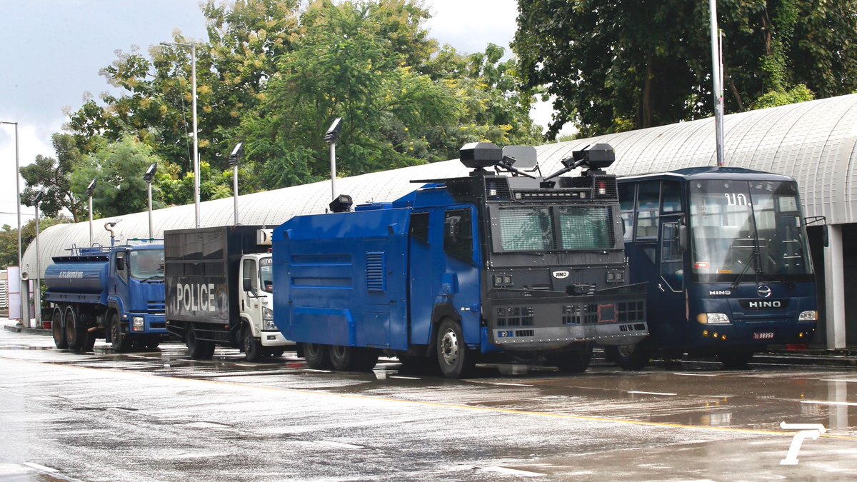 Thairath_News's tweet image. คฝ. นำกำลังพล เตรียมรถน้ำแรงดันสูง (จีโน่) รถคุมผู้ต้องหา และรถขยายเสียง เพื่อรักษาความปลอดภัย ช่วงที่ศาลฯ อ่านคำวินิจฉัย เกี่ยวกับ 8 ปี ตำแหน่งนายกรัฐมนตรีของ พล.อ.ประยุทธ์ จันทร์โอชา ในเวลา 15.00 น.

#ประยุทธ์ #นายก8ปี #ไทยรัฐออนไลน์