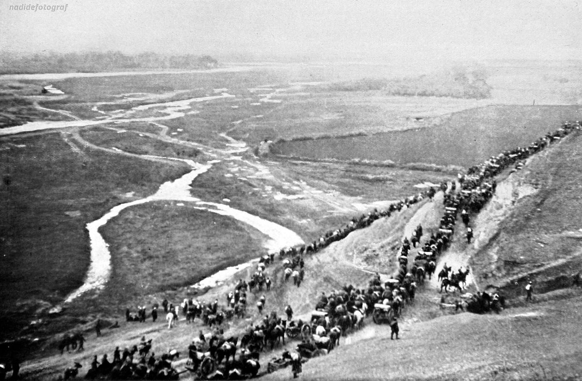 nadidefotograf's tweet photo. Türk Ordusu Üsküp'ü kayıp ettikten sonra Vardar Vadisi üzerinden Köprülü'ye doğru geri çekiliyor. 1912 https://t.co/t4BpGZ2gJF