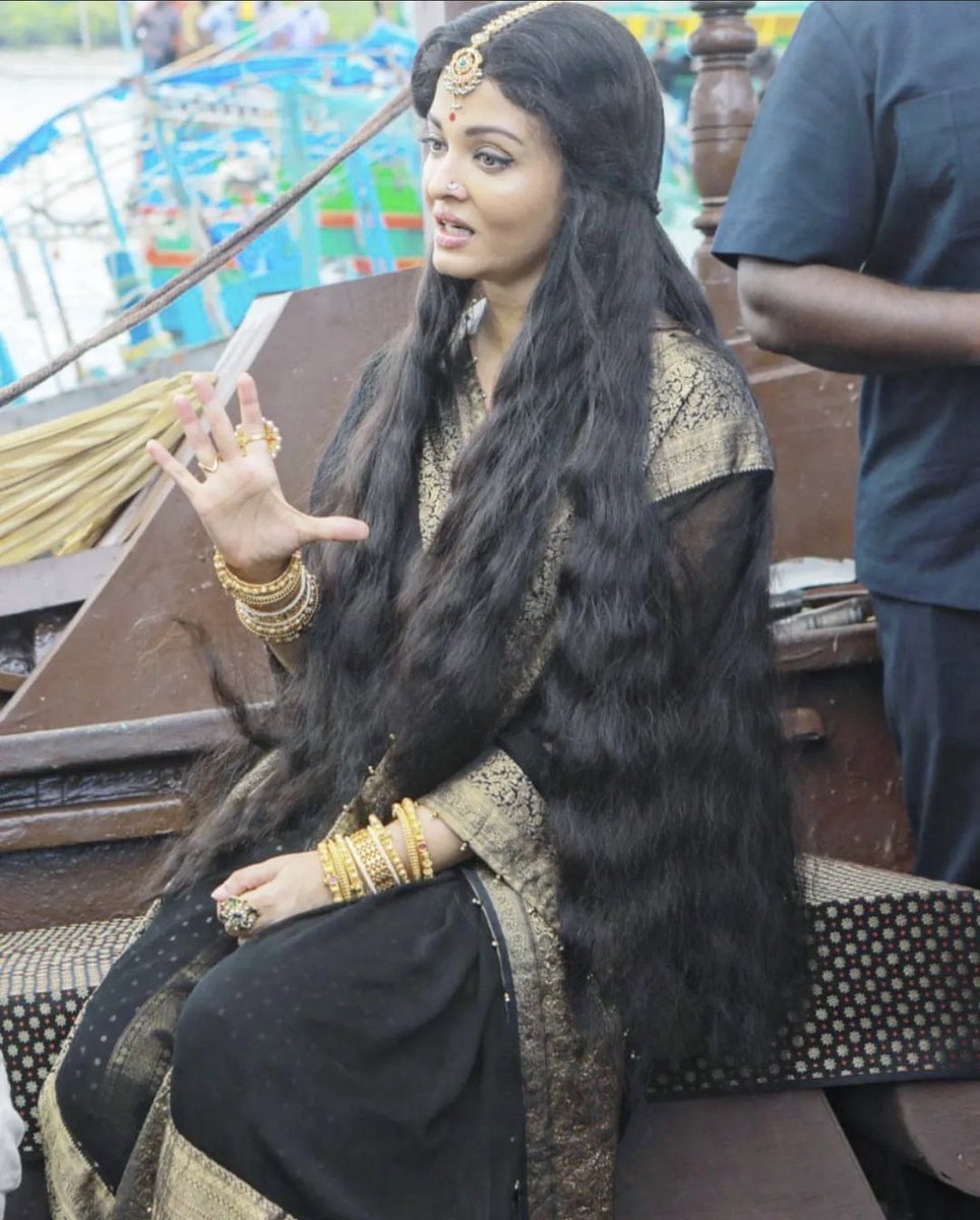 TheAishwaryaRB's tweet photo. From #PS1 set #AishwaryaRaiBachchan #malp https://t.co/5nBd0Tl5WP