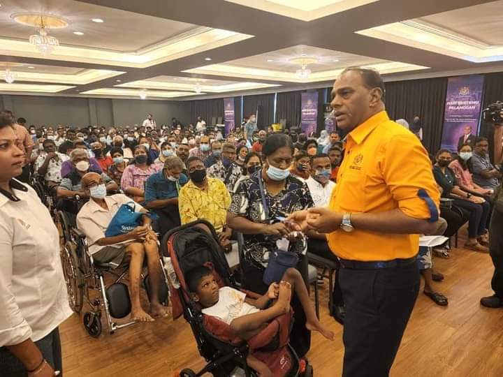 AnanthanSoma's tweet photo. Menghadiri Hari Bertemu Pelanggan bersama YB Datuk Seri M. Saravanan, Menteri Sumber Manusia di Dewan Netaji, Ibu Pejabat MIC, Kuala Lumpur pada 29.09.2022.
#DrSAnanthan #TYTTSV #MIC https://t.co/A5kJu6apIC