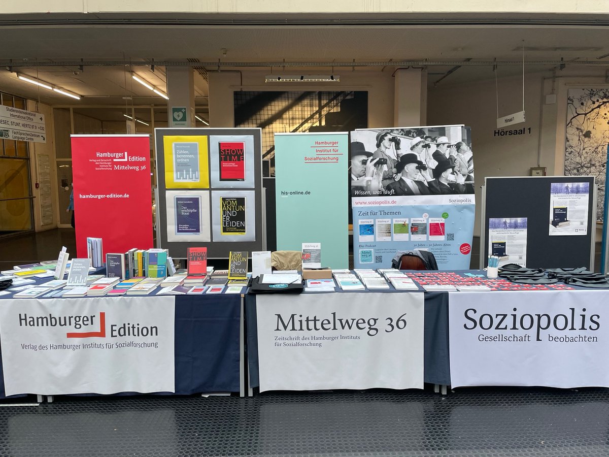 Letzter Tag des #dgskongress2022: Wir verschenken Taschen und Ansichtsexemplare <a href="/Mittelweg_36/">Mittelweg 36</a> <a href="/Soziopolis/">Soziopolis</a>. Kommt vorbei!