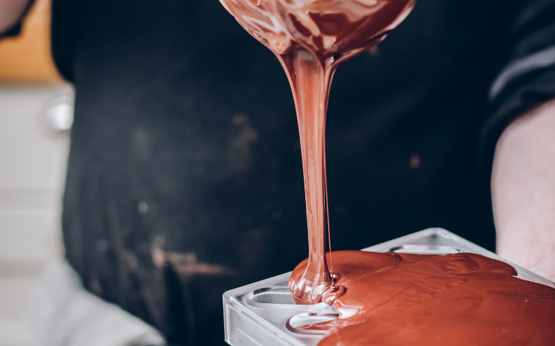 LWE_Hub's tweet photo. Join @paul_a_young online for a masterclass in making boxes of chocolates to wow your friends and family.
Spaces available to start today: https://t.co/qO23A3ghZp
#chocolate #cookeryclass #learningwithexperts #christmasgifts #makingchocolate #foodiefriday https://t.co/rUgIxQcXj1