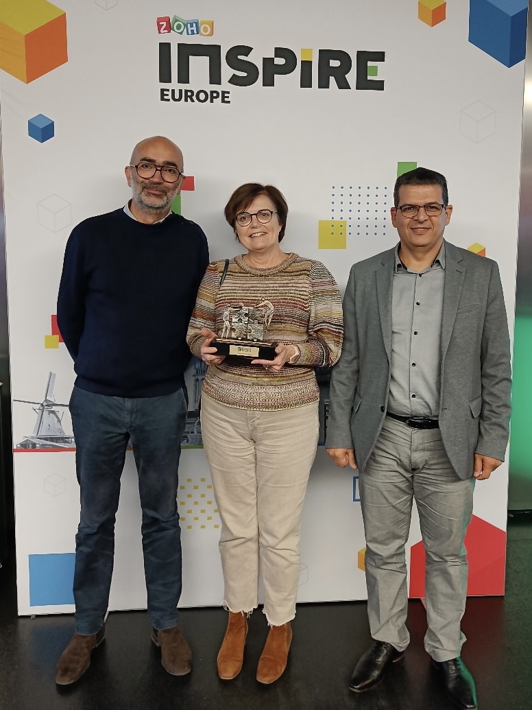 ZSphereCCool's tweet photo. Merci @zoho pour la récompense attribuée @ZSphere_France  comme « European Pionneer » à Utrecht pour #ZohoInspire 🙏
Fière et heureuse d’avoir défriché la route en France depuis 15 ans avec mon équipe de passionné(e)s pour aider nos clients à digitaliser leur entreprise 😍 https://t.co/EeAtEPt3pi