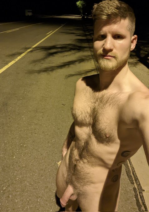 Late night exploration ? #gays #gaycock #gayexhib #gayoutdoors #gayotter #gayhairy https://t.co/mPRp