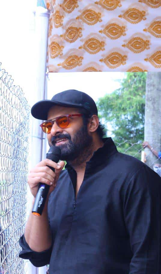 here_pj's tweet photo. Ee Pic Loney Ela Vunadu Antey 
Maa Kallatho Choosinappudu Ela Vunadu Me Imagination ki Vadhilesthunanu 
#Prabhas #Adhipurush #Bhimavaram https://t.co/M0x8QzJSkP