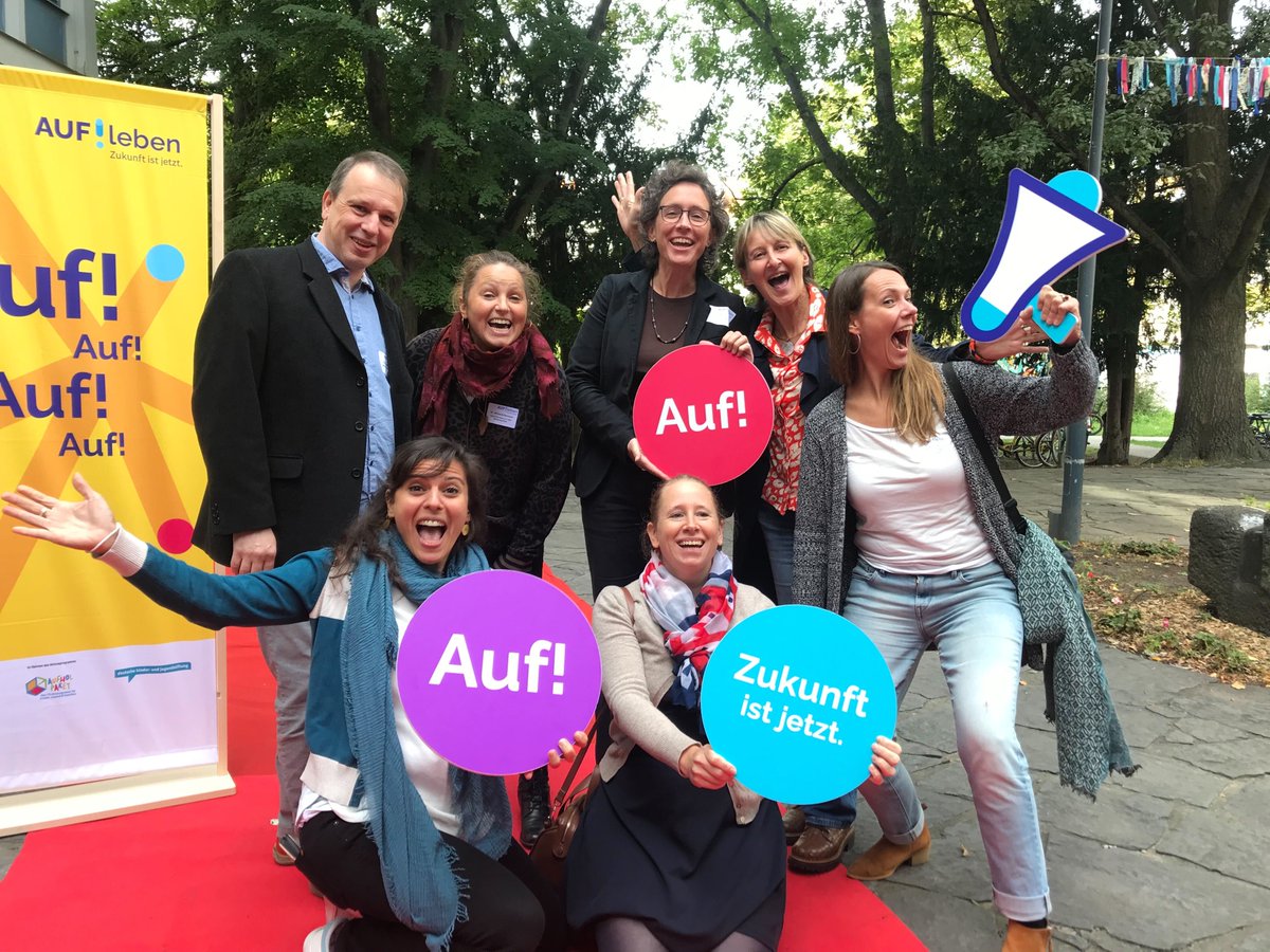Heute endet #AUFleben, doch AUF! AUF! Voller Energie schauen wir 4 bundesweiten Umsetzungspartner in eine breit aufgestellte Mentoring-Landschaft. DANKE an alle, die mit Herzblut AUF!leben begleitet haben. Macht weiter so und bleibt vernetzt! #mentoringwirkt <a href="/AUFleben_dkjs/">AUF!leben #Zukunftistjetzt</a>
