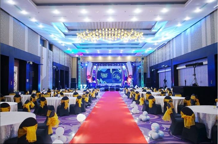Dreaming of a beautiful sweet 17th party with a luxurious Grand Ballroom arrangement? Host your birthday celebration in style and create unforgettable moments on your special day only at Holiday Inn Bandung Pasteur.