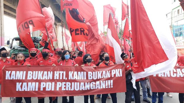 NastashaAurel's tweet photo. PDIP BUKAN PKI DAN DEKAT DENGAN AGAMA

[[SEBUAH FAKTA TERSEMBUNYI]]

Setiap peristiwa G30S/GESTOK serangan terhadap Partai berlogo Banteng ini tak pernah
berhenti menghiasi timeline media sosial

#JasMerahBiadapnyaPKI 
#g30s 
#PDIPerjuangan https://t.co/BjgwbBJwrZ