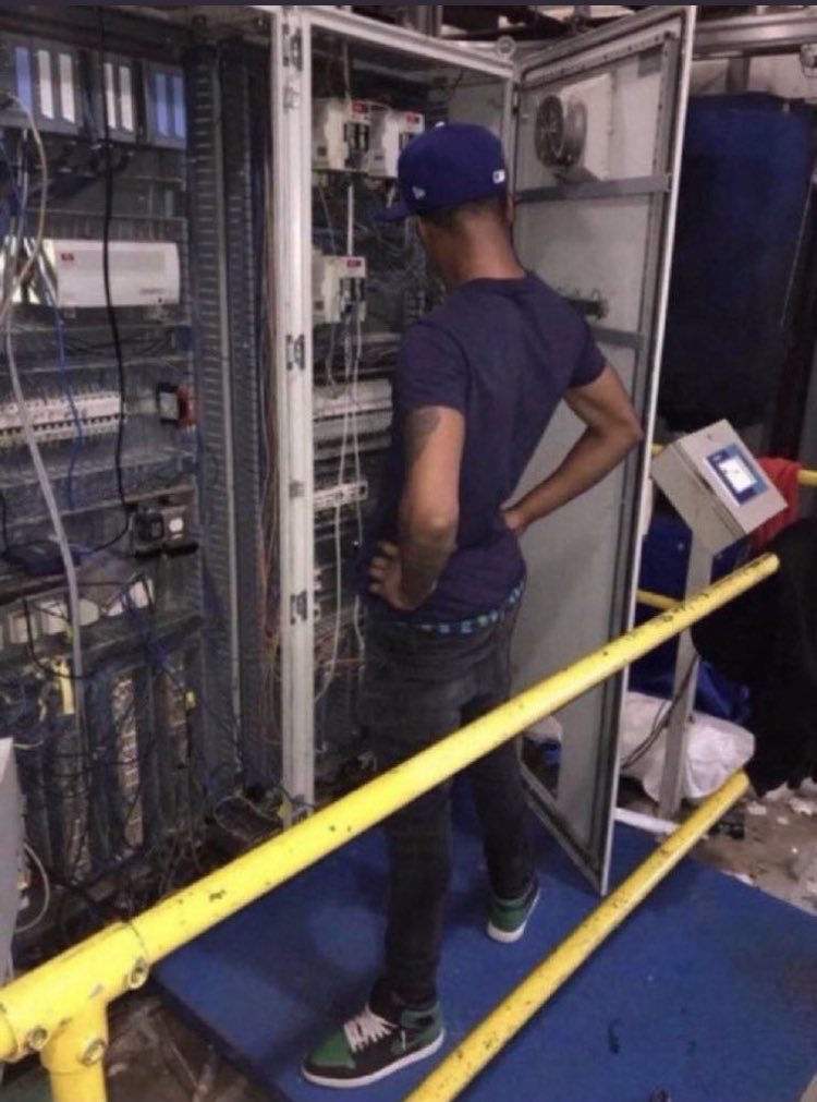 tomatinaaaa's tweet photo. Le technicien de Snapchat il est comme ça ce matin #snapchat #snapdown #snapchatdown https://t.co/C3IGOSm08g