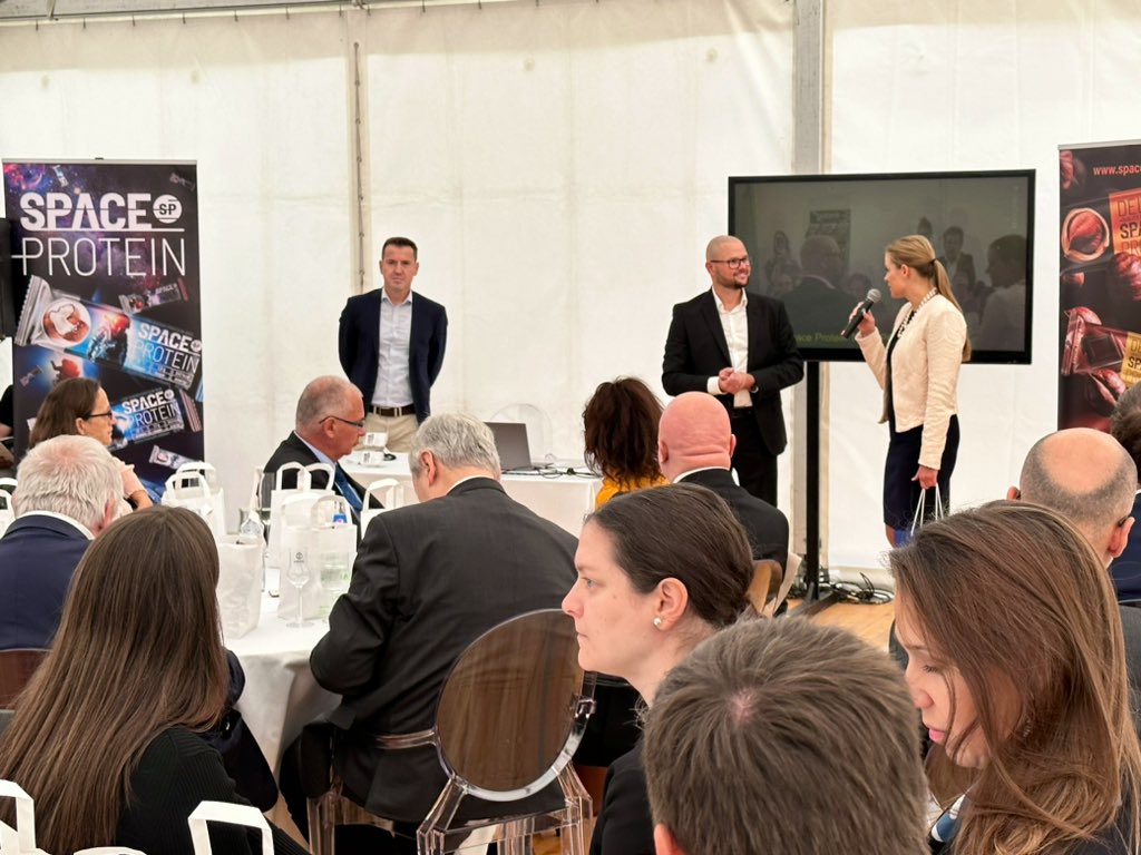 PTurosik's tweet photo. And finally, I completely fell in love with the idea of personalized visual for famous (&amp; delicious!) 🇸🇰 protein bars #HealthyFoodSupplements, dedicated to our nation branding #GoodIdeaSlovakia. My first time to see their production from so close! ☺️ (4/4) https://t.co/OJAnIiiYt4