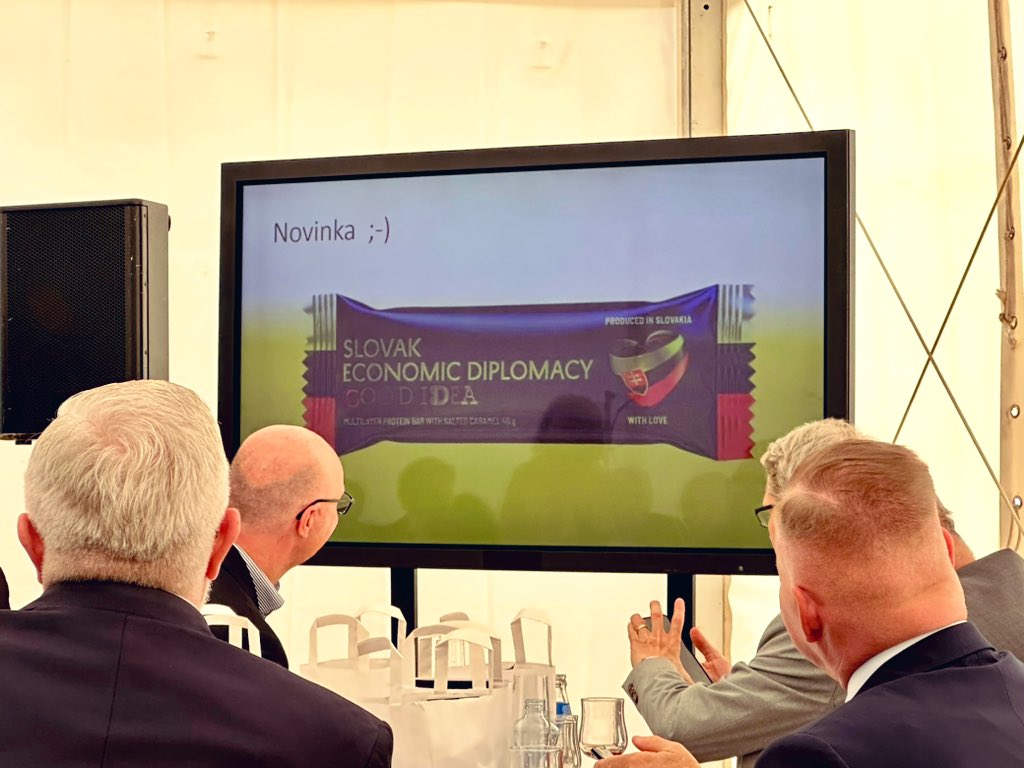 And finally, I completely fell in love with the idea of personalized visual for famous (&amp; delicious!) 🇸🇰 protein bars #HealthyFoodSupplements, dedicated to our nation branding #GoodIdeaSlovakia. My first time to see their production from so close! ☺️ (4/4)