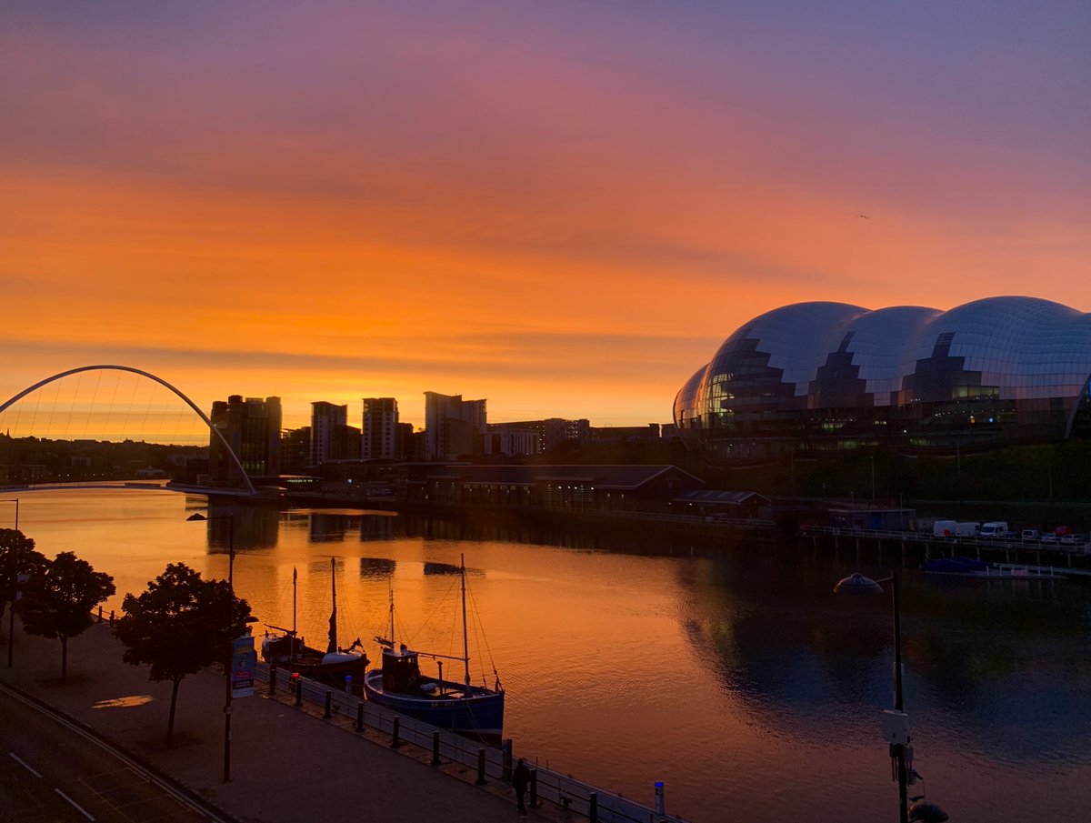 Photographyat55's tweet photo. Another quick trip back to the East, another quick i-phone snap of a Newcastle Quayside sunrise  🌅 😀 
@StormHour @ThePhotoHour @Port_of_Tyne @altweet_pet https://t.co/DFbS71ik51