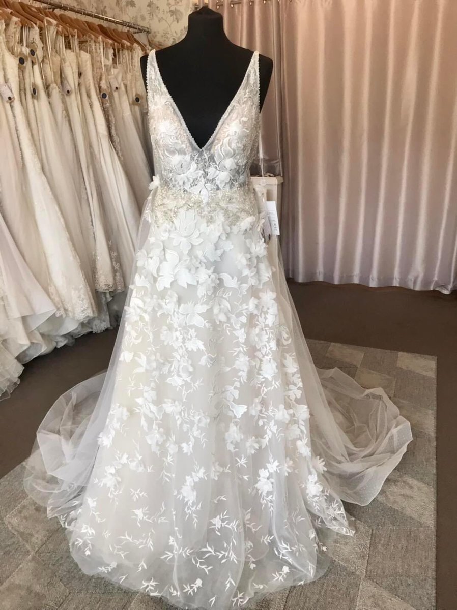 💞 𝐷𝑅𝐸𝑆𝑆 𝑂𝐹 𝑇𝐻𝐸 𝐷𝐴𝑌 💞

To book your private appointment with us to find your bridal style drop us a DM.
Or
Call 01482 236446
Email beverley@bridalreloved.co.uk

#weddingdress #bride #bridalrelovedbeverley #bridalreloved