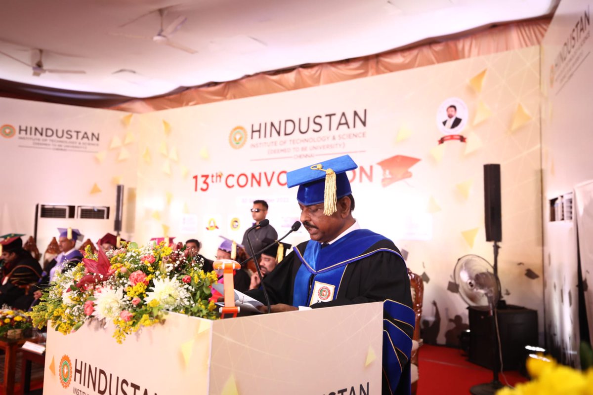 HindustanUni's tweet photo. Dr. S.N. Sridhara, Vice-Chancellor, HITS delivers his welcome address and presents the University Report at the 13th Convocation.
#HITS #MyHindustan #HindustanUniversity #13thConvocation #WelcomeAddress #UniversityReport https://t.co/DjjW3XiM6x