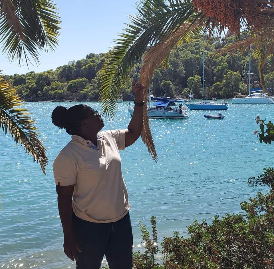 aattisso's tweet photo. Oui le Secours m est toujours venu d en haut, du Père Celeste. Je suis reconnaissante pour cette nouvelle #bougie 🎂🎂, la #40e de mon existance. Je manque de mots pour qualifier ce parcours, pas du tout facile mais plein d enseignements a chaque étape.
Prochaines saisons bénies https://t.co/GexN5QrAtu