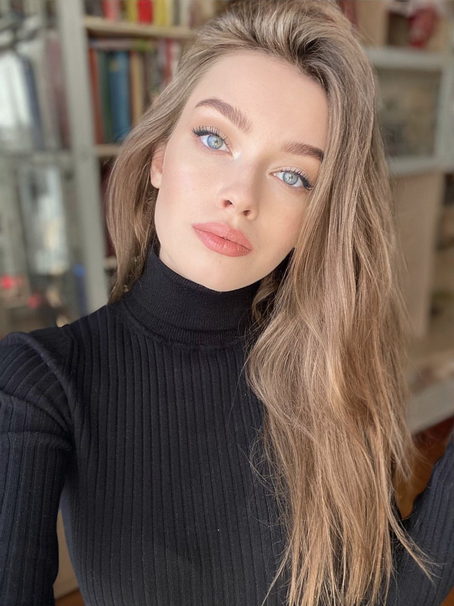 DanaShostak's tweet photo. GM❤️ Wishing you a bright Friday🔥 NEW drop will be here in a couple of hours🚀 #NFTCommunity https://t.co/ehEwTaUb03
