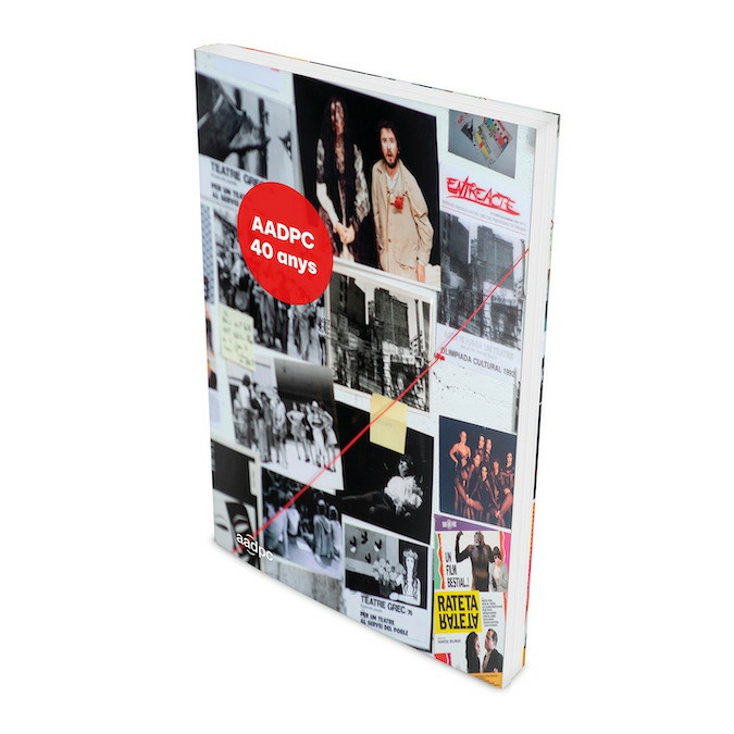 Entreacte_'s tweet photo. 🎂 Protestes emblemàtiques, assoliment de convenis, la Creu de Sant Jordi... i fins i tot la fundació de l'#Entreacte 😉
📕 Al llibre de l'#AADPC40anys hi trobareu un repàs per la història de l'associació @AADPC amb records, anàlisi i reflexió.
👉https://t.co/YaxoUP6mN5 https://t.co/Kxlrli55gO